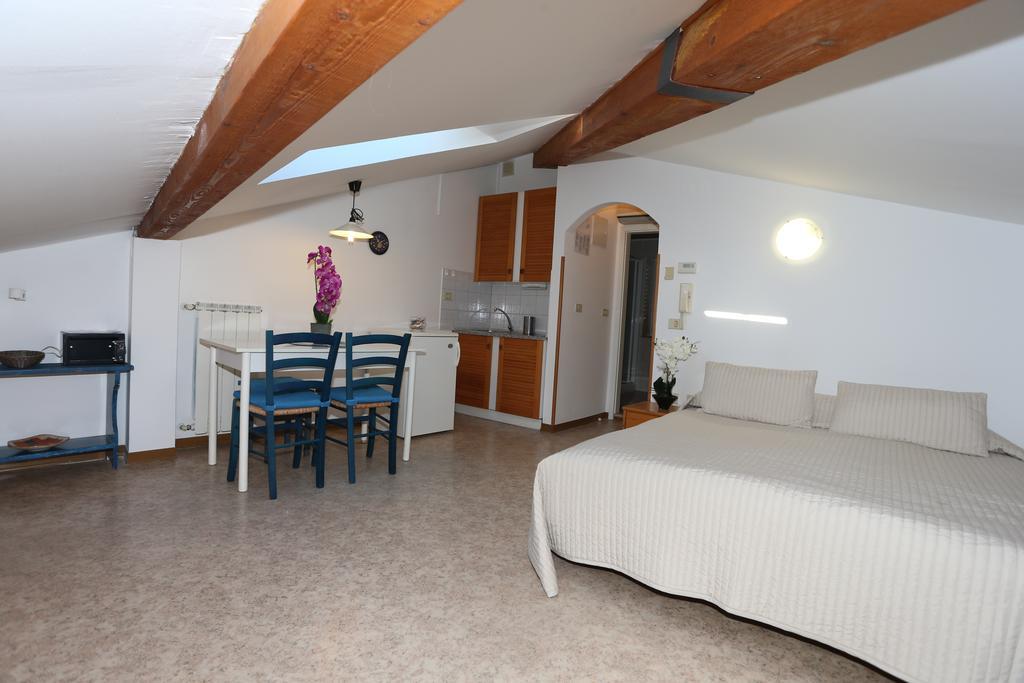 Allure Apartment *